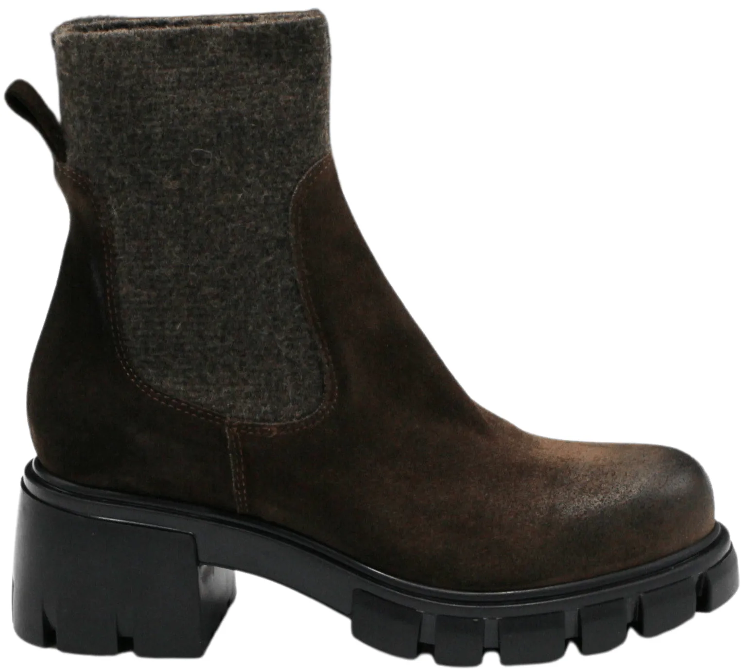 8335 Heeled Bootie