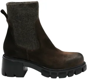 8335 Heeled Bootie