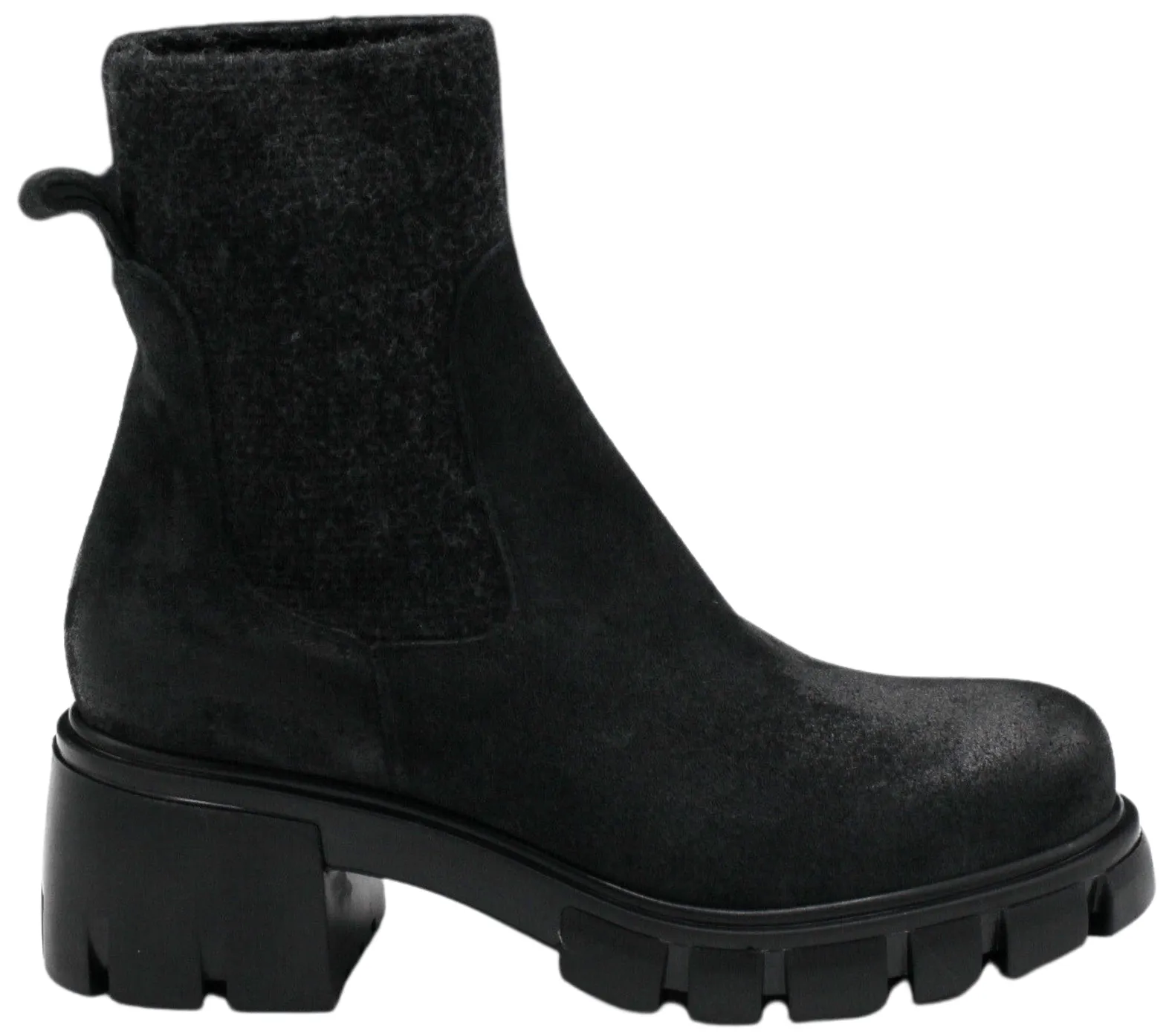 8335 Heeled Bootie