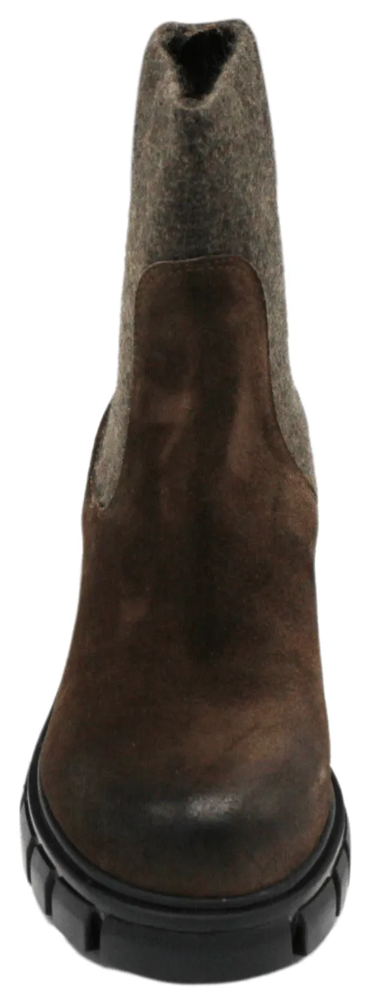 8335 Heeled Bootie