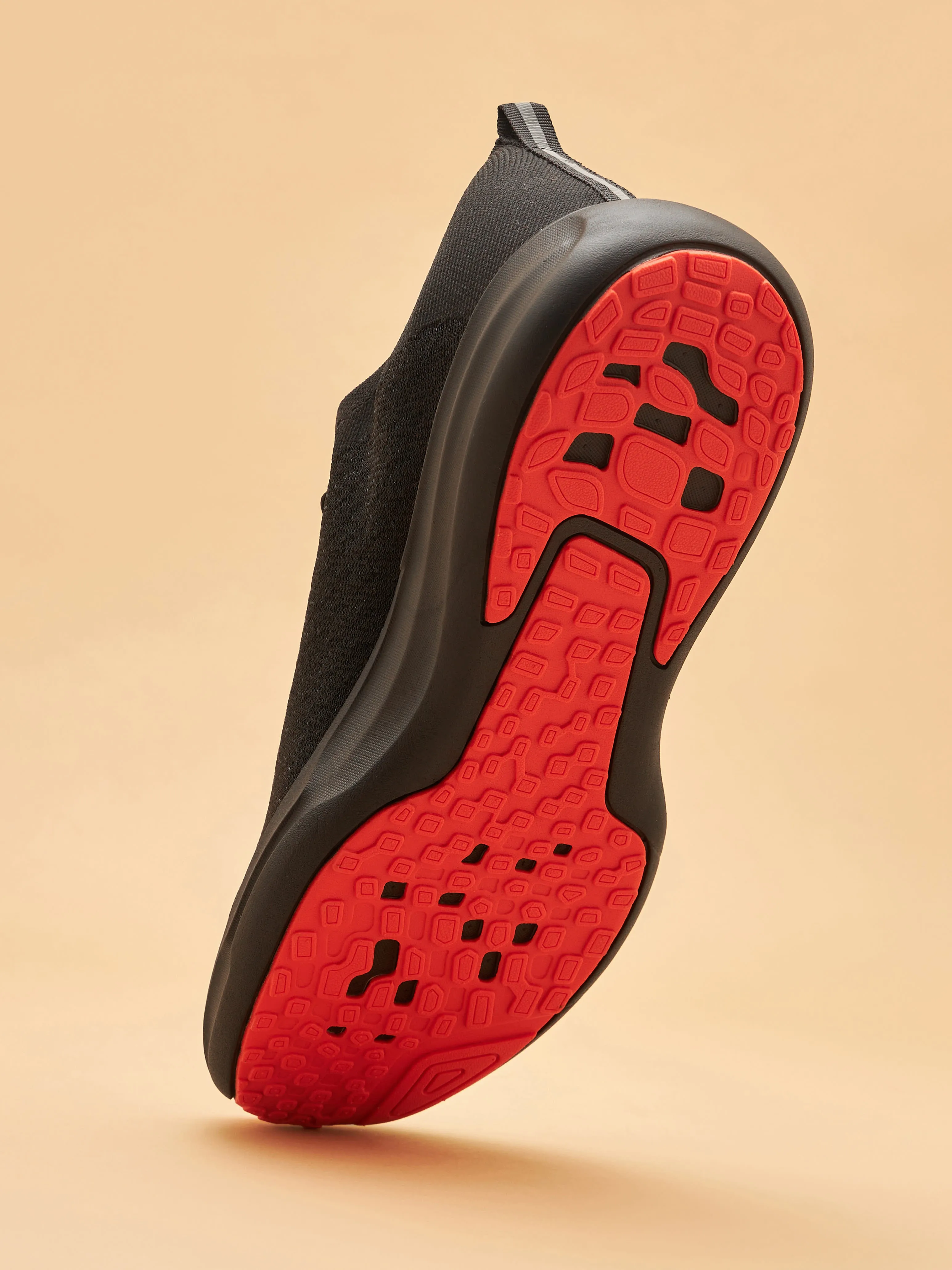 Versa Fly Men Running Shoes - Black/Red