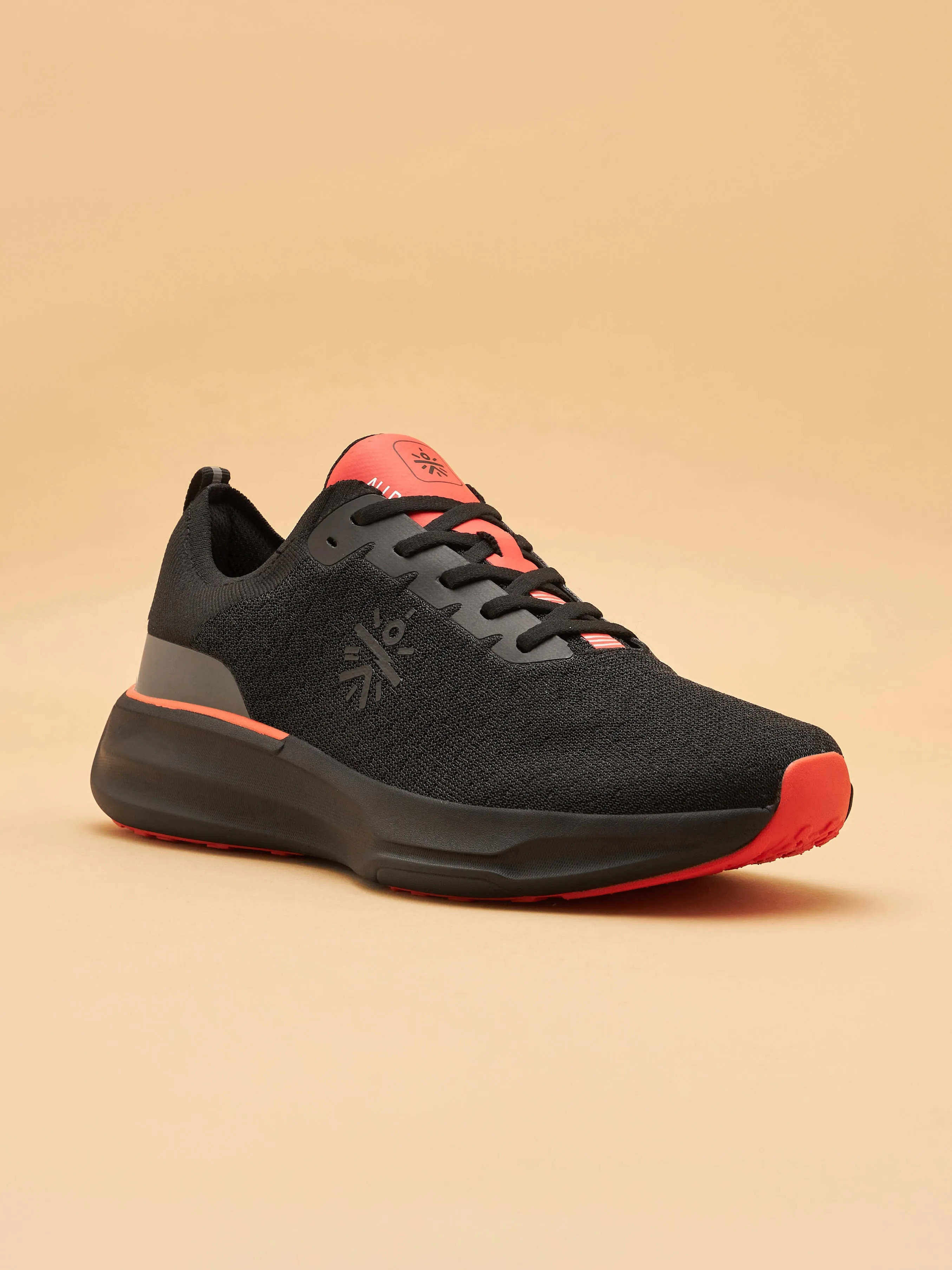Versa Fly Men Running Shoes - Black/Red