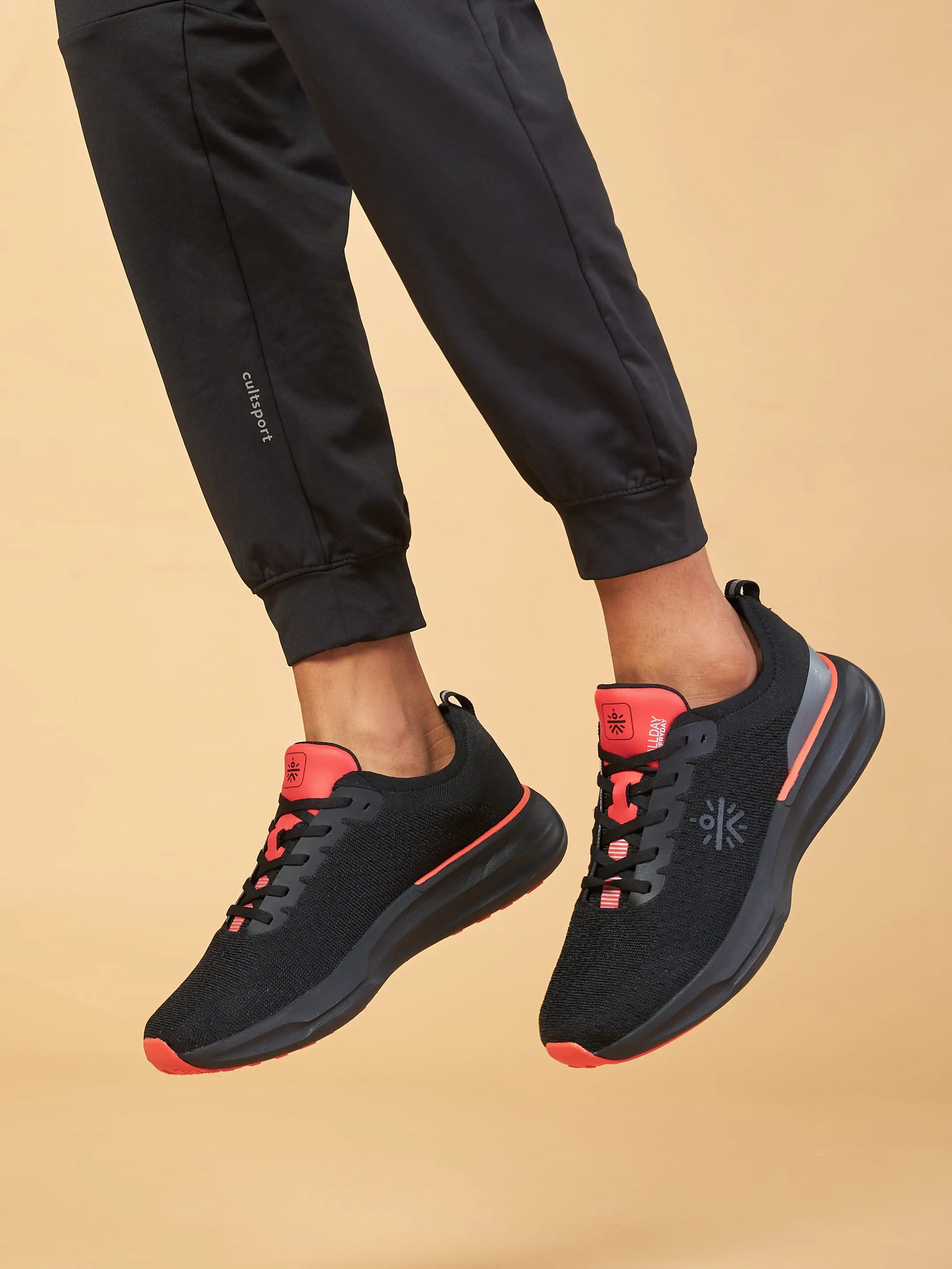 Versa Fly Men Running Shoes - Black/Red
