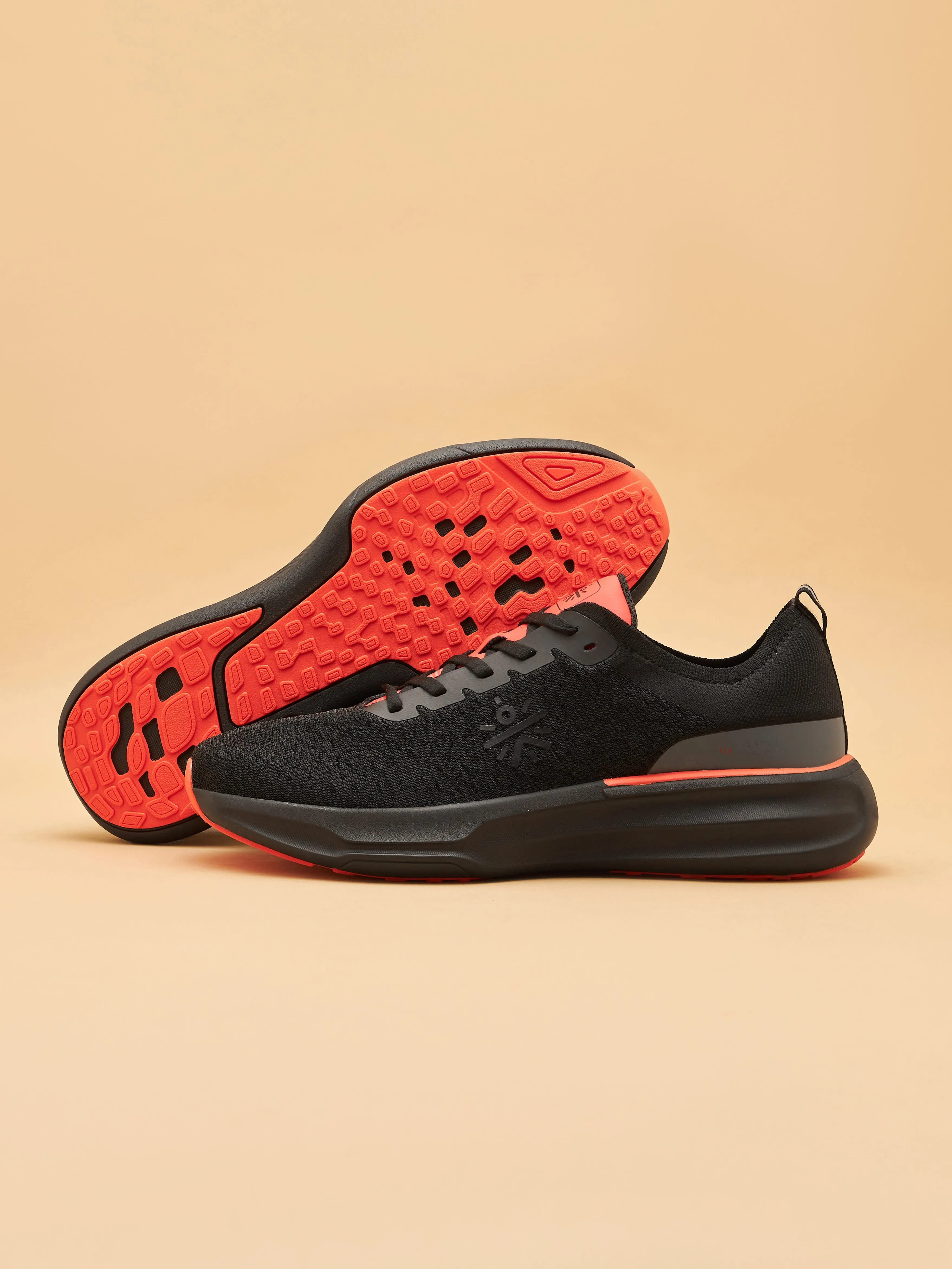 Versa Fly Men Running Shoes - Black/Red