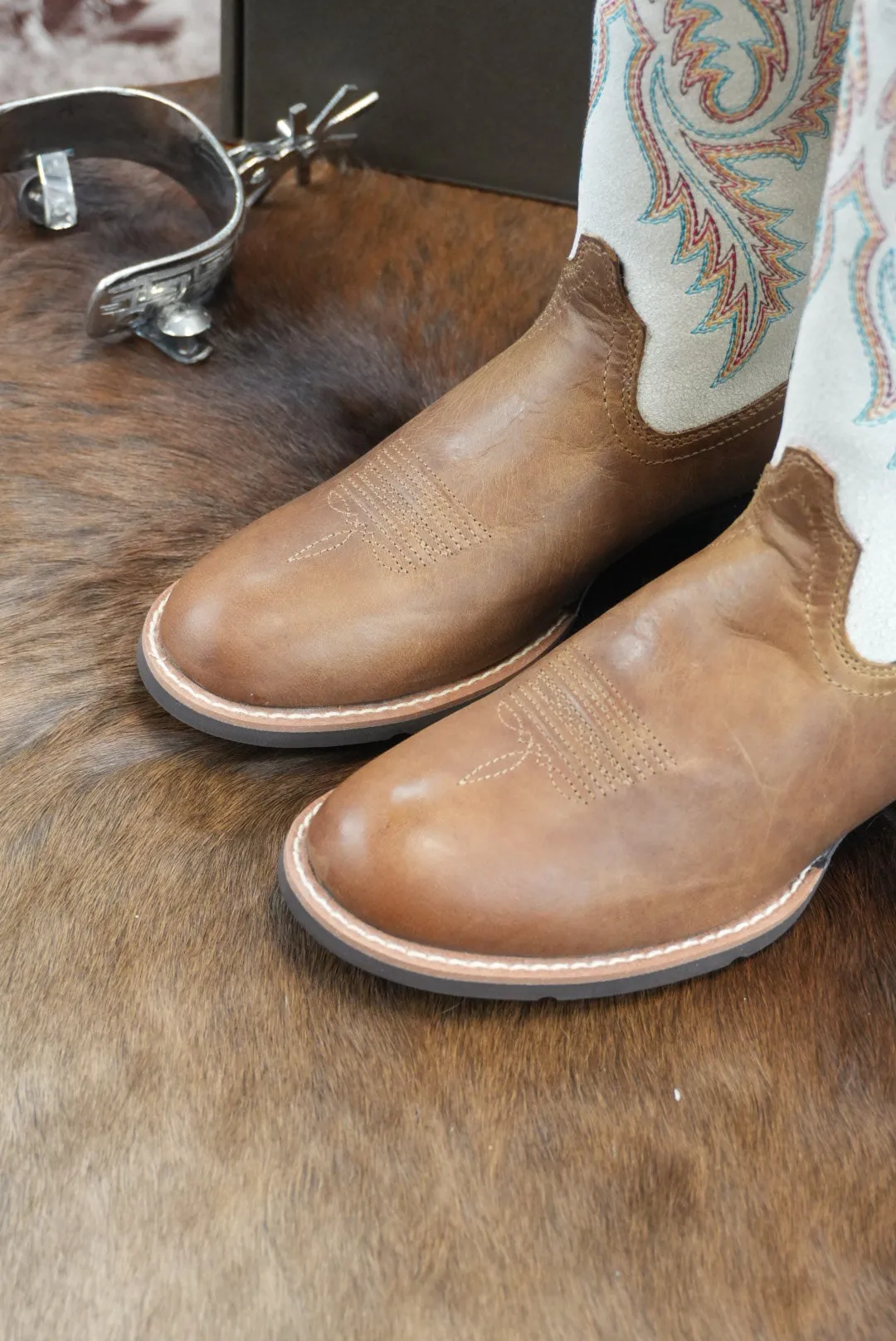 WOMENS ARIAT ROUND UP W TOE SANDSTORM/DISTRESSED IVORY - 1142