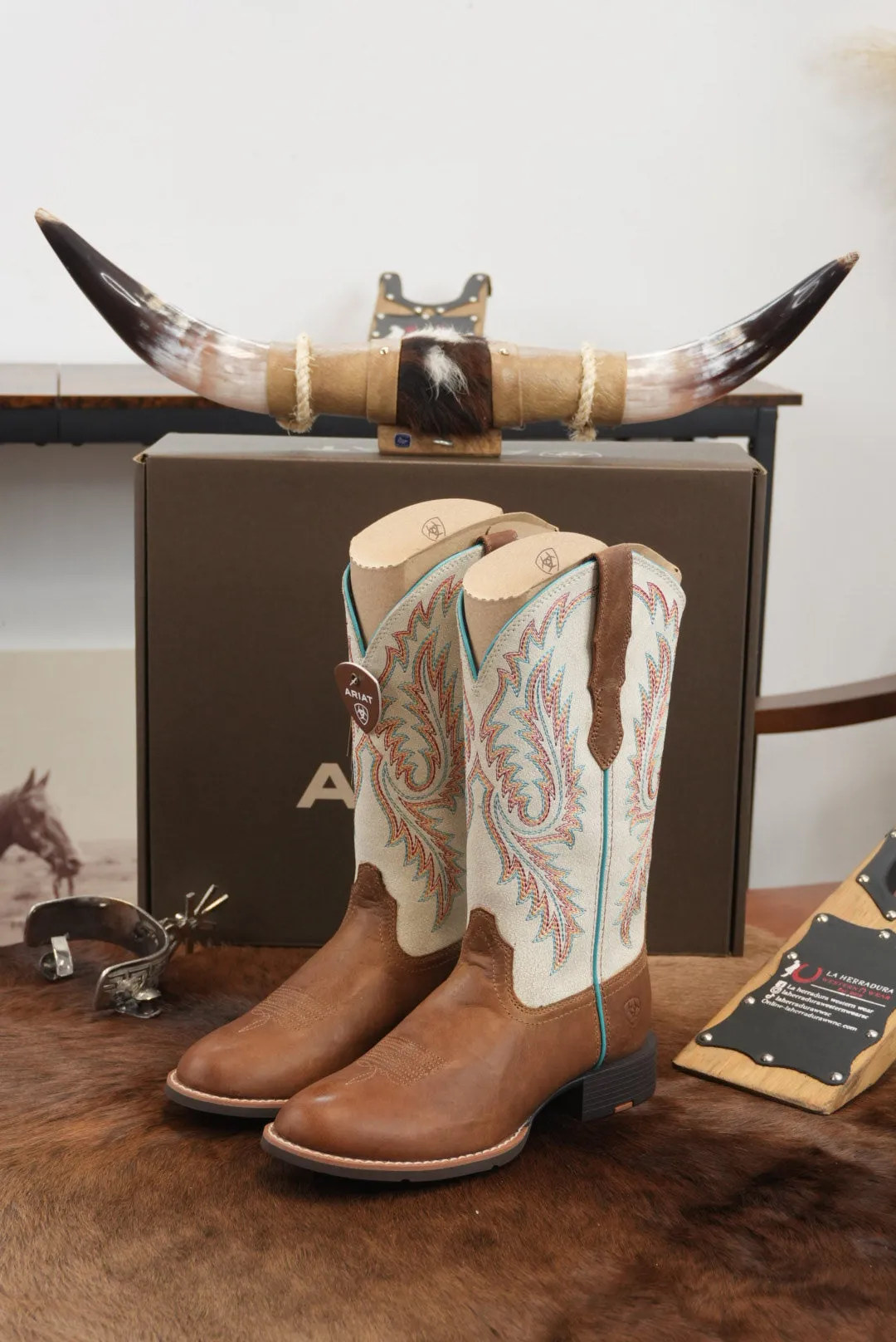 WOMENS ARIAT ROUND UP W TOE SANDSTORM/DISTRESSED IVORY - 1142